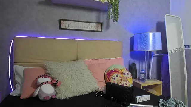 Snapshot of RoxaneBrown chatting on July 10, 2026, 7:36 pm RoxaneBrown online show from July 10, 2026, 7:36 pm
