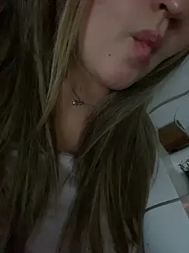 Mili Bou online show from April 19, 2026, 2:56 am