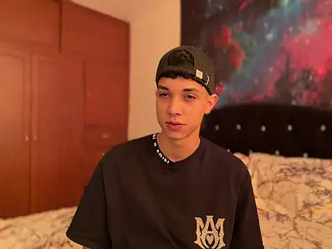 Snapshot of RoughDiamond_ chatting on April 26, 2026, 2:47 pm RoughDiamond online show from April 26, 2026, 2:47 pm