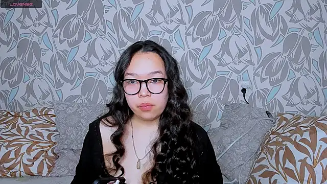 Zlata lee online show from May 7, 2026, 3:22 am