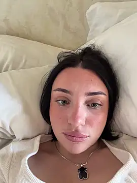 Snapshot of LucyHotty_ chatting on May 21, 2026, 8:01 am LucyHotty online show from May 21, 2026, 8:01 am