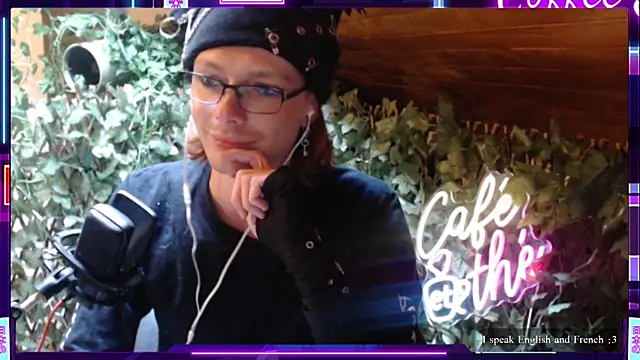 SkinnyAlex1312 online show from April 14, 2026, 3:28 pm