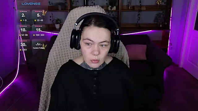 QwertyAnnie Lbo online show from April 10, 2026, 1:34 am