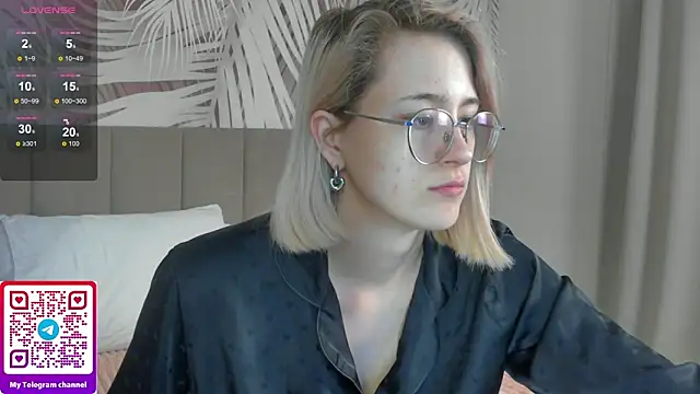 Lizzyvega online show from May 25, 2026, 1:49 am