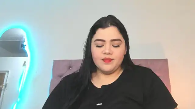 laurenlaine online show from June 7, 2026, 2:22 pm