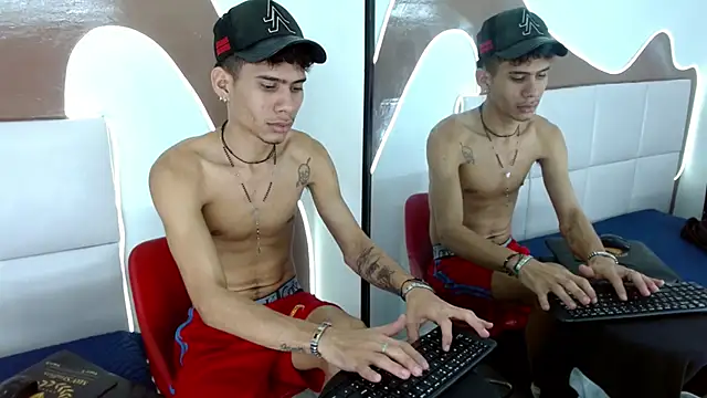 Snapshot of Skinny_cute_Alyer chatting on April 17, 2026, 2:25 am Skinny cute Alyer online show from April 17, 2026, 2:25 am