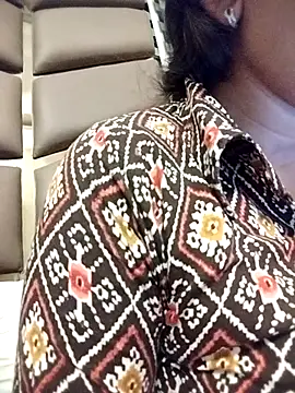 Soniya5360 online show from April 9, 2026, 8:37 pm