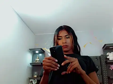 Naomisaenz01 online show from May 30, 2026, 6:57 pm