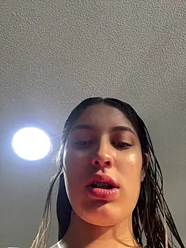 Lucyfer-fire online show from May 5, 2026, 11:24 am