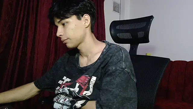 Snapshot of Marck-Pro chatting on April 28, 2026, 10:47 pm Marck-Pro online show from April 28, 2026, 10:47 pm