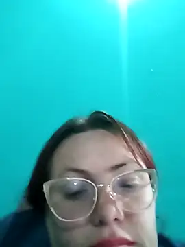 carolinhe26 online show from April 16, 2026, 12:39 pm