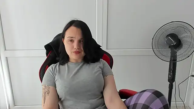 Snapshot of Caroline_cutte chatting on June 10, 2026, 6:58 am Caroline cutte online show from June 10, 2026, 6:58 am