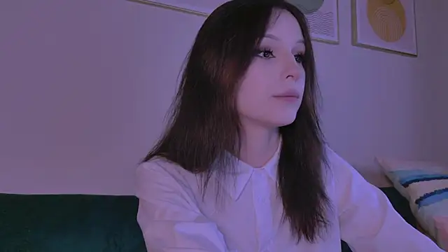 claire bennett  online show from April 13, 2026, 1:31 am