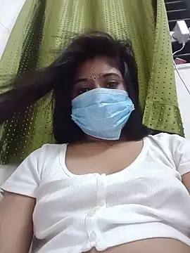 dearmona00 online show from May 14, 2026, 8:39 pm