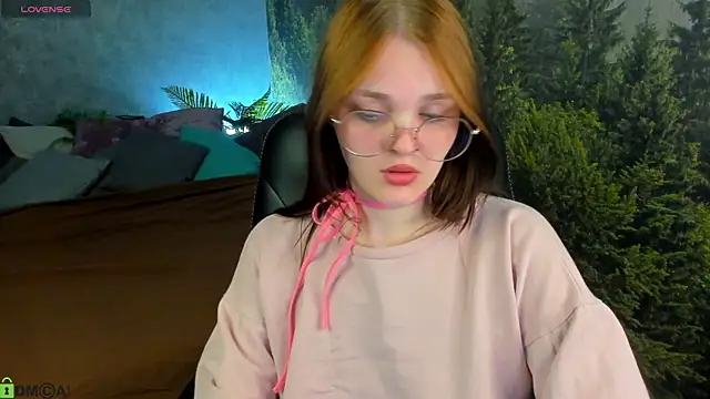Emilly Hiil online show from May 19, 2026, 1:21 am