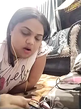 Snapshot of hotsilk21 chatting on May 3, 2026, 6:33 pm hotsilk21 online show from May 3, 2026, 6:33 pm