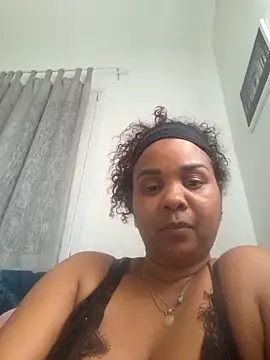 Snapshot of Roxan26 chatting on April 11, 2026, 2:10 pm Roxan26 online show from April 11, 2026, 2:10 pm