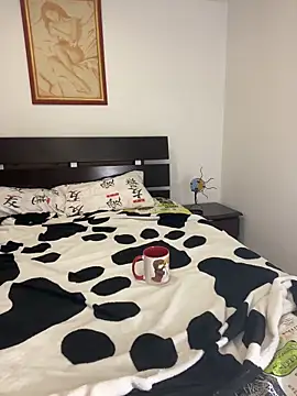 Roxie Blade Dyva online show from April 20, 2026, 12:30 pm