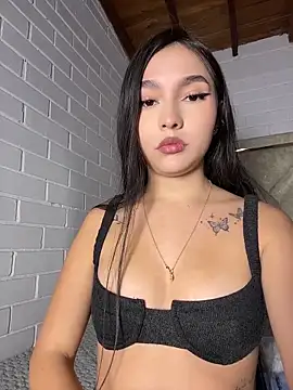 LauKisses online show from April 11, 2026, 1:13 am