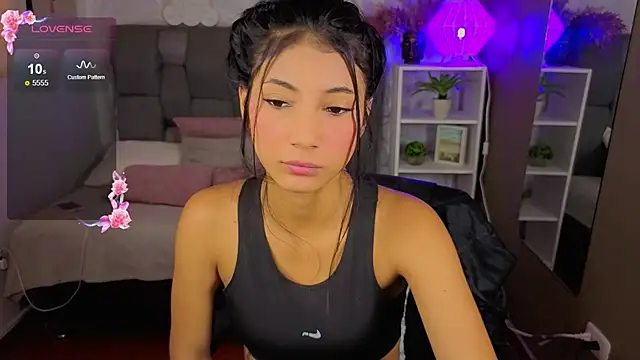 Snapshot of Perlaa_moon_ chatting on July 21, 2026, 6:42 pm Perlaa moon online show from July 21, 2026, 6:42 pm