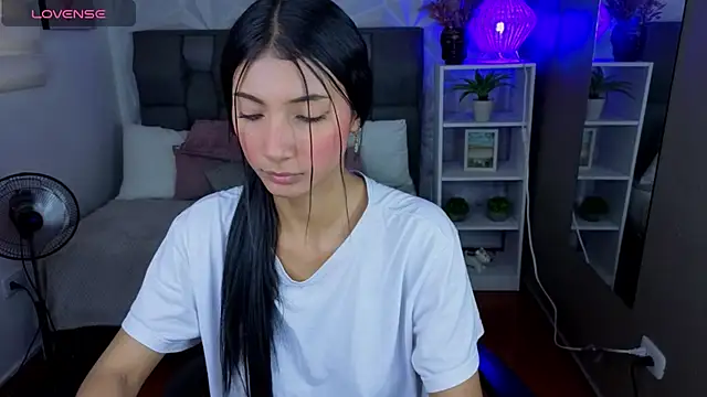 Snapshot of Perlaa_moon_ chatting on July 7, 2026, 6:55 pm Perlaa moon online show from July 7, 2026, 6:55 pm