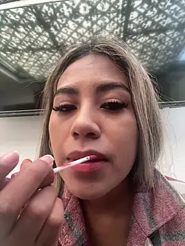 Kimmiebellarie online show from May 15, 2026, 12:36 pm