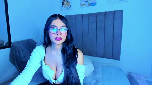 britanny jones1 online show from June 3, 2026, 12:06 pm