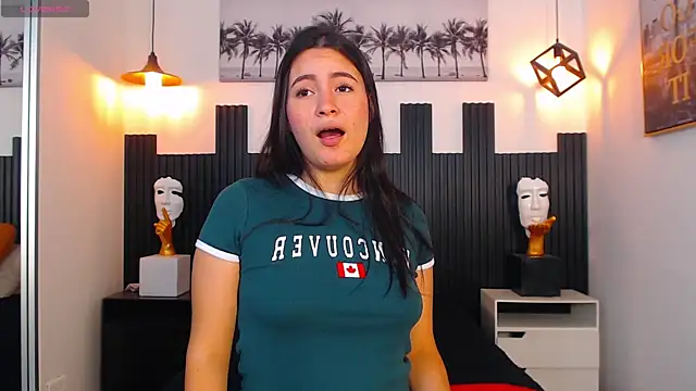 rosaleia  online show from April 16, 2026, 9:39 pm