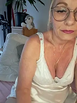 Snapshot of Blond_lady_czech chatting on July 1, 2026, 5:46 pm Blond lady czech online show from July 1, 2026, 5:46 pm