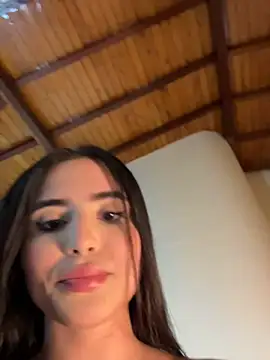 imambersantorini  online show from April 19, 2026, 11:40 pm