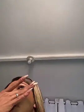 LolaColucci online show from April 22, 2026, 6:04 pm