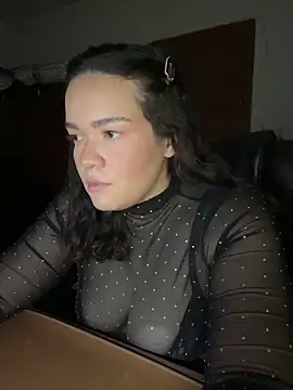 dayanestephany1 online show from June 4, 2026, 8:24 pm