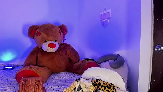 nikolle mistrreHots online show from July 6, 2026, 1:23 am