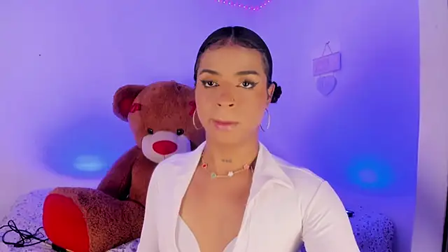nikolle mistrreHots online show from July 7, 2026, 10:46 pm