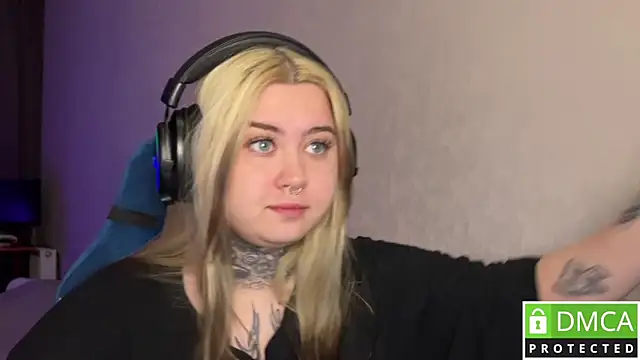 CuteUna online show from April 16, 2026, 2:07 pm