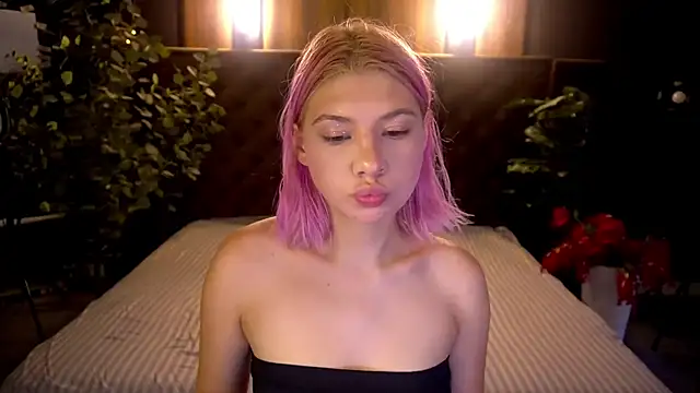 Snapshot of PinkyTrix chatting on July 20, 2026, 1:02 pm PinkyTrix online show from July 20, 2026, 1:02 pm