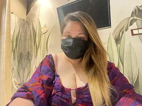 kavyasingh36 online show from April 18, 2026, 7:58 pm