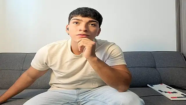 Snapshot of James_silva1 chatting on April 27, 2026, 2:04 pm James silva1 online show from April 27, 2026, 2:04 pm