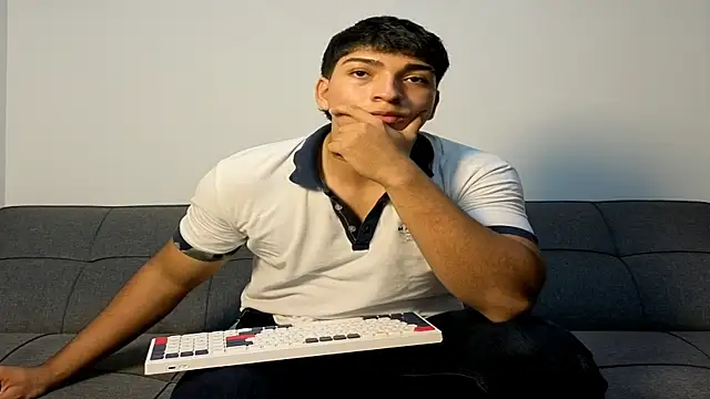Snapshot of James_silva1 chatting on May 5, 2026, 2:36 am James silva1 online show from May 5, 2026, 2:36 am
