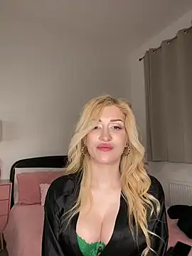 darkglitter26 online show from May 17, 2026, 8:09 pm