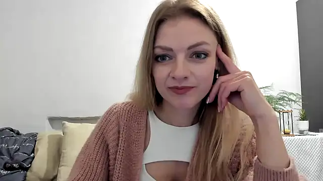 Snapshot of Severina7 chatting on April 28, 2026, 8:13 pm Severina7 online show from April 28, 2026, 8:13 pm