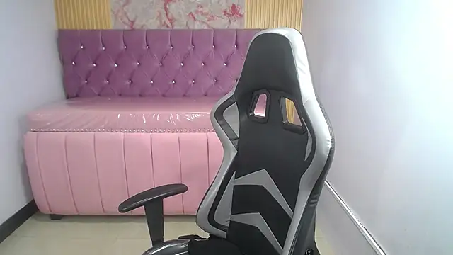 Kailee ch online show from April 13, 2026, 1:04 pm