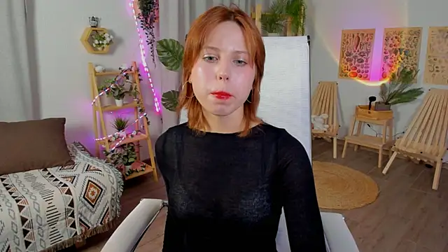 Snapshot of VivienneHebert chatting on May 30, 2026, 7:15 am VivienneHebert online show from May 30, 2026, 7:15 am