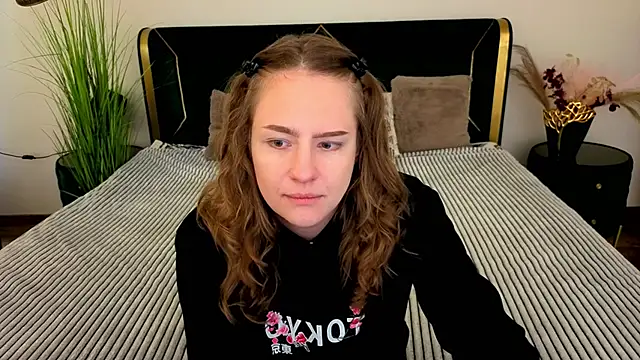 ToxikDoll online show from April 19, 2026, 5:52 am