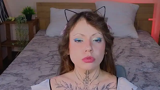 EricaMoonn online show from May 1, 2026, 10:20 am