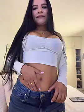 Snapshot of Elara_Luxe chatting on June 6, 2026, 10:59 pm Elara Luxe online show from June 6, 2026, 10:59 pm