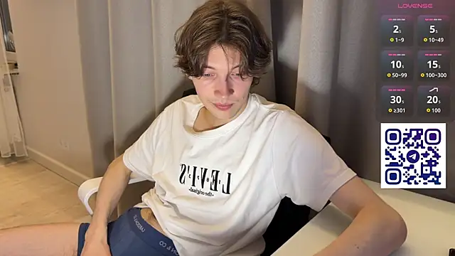 Snapshot of swaggenjoyer chatting on June 9, 2026, 8:21 pm swaggenjoyer online show from June 9, 2026, 8:21 pm