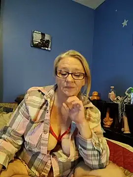 Snapshot of RavensLove chatting on June 4, 2026, 6:12 pm RavensLove online show from June 4, 2026, 6:12 pm