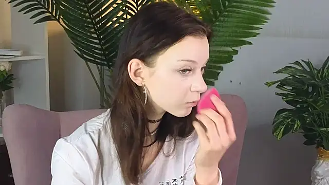 CyndyGranger online show from April 15, 2026, 7:36 am