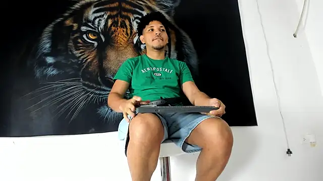 Snapshot of Michael_fox06 chatting on April 14, 2026, 10:48 pm Michael fox06 online show from April 14, 2026, 10:48 pm